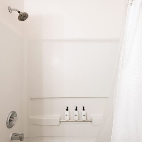 Tub/shower combo in full bathroom 2