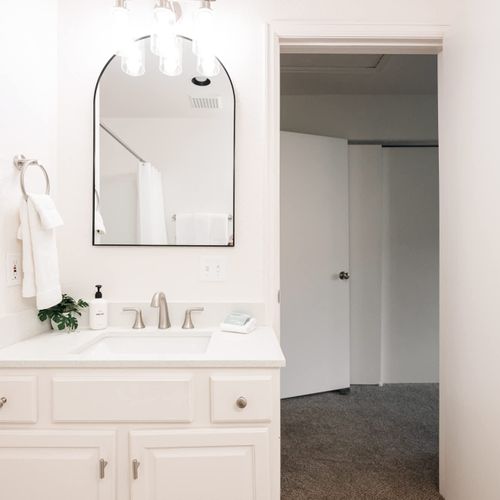 Dual vanities in the ensuite primary bathroom
