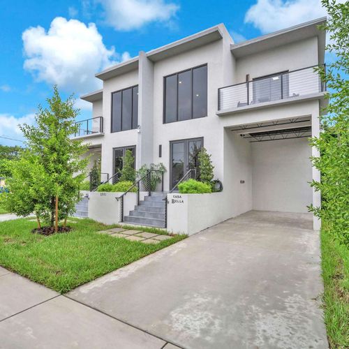 Covered Parking area, can park up to 2 cars comfortably!