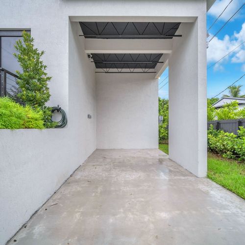 Covered Parking area, can park up to 2 cars comfortably!