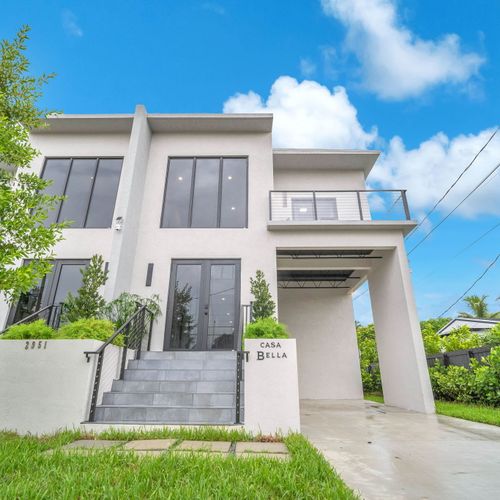 Covered Parking area, can park up to 2 cars comfortably!