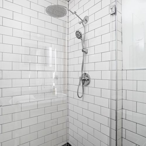 Full tiled shower!