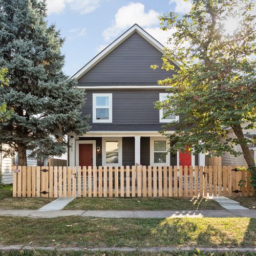 Exterior: Charming facade with vibrant accents, perfect for your Indiana adventure!