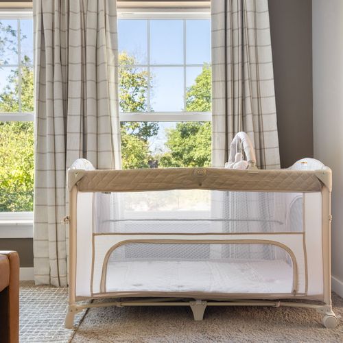 Traveling with little ones? We’ve got you covered with a cozy crib setup.