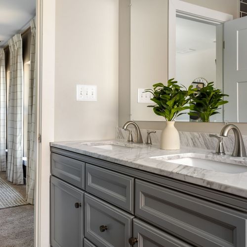 Get ready in style with this beautifully designed double vanity.