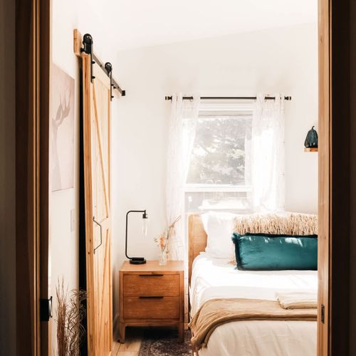 Bedroom with queen bed