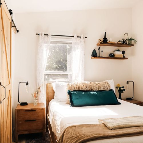 Bedroom with queen bed