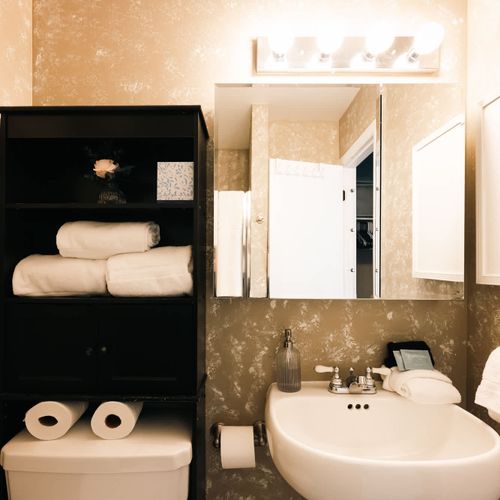 Private .75 ensuite primary bathroom