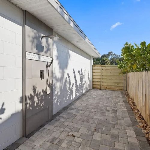 Side of house with an Outdoor shower