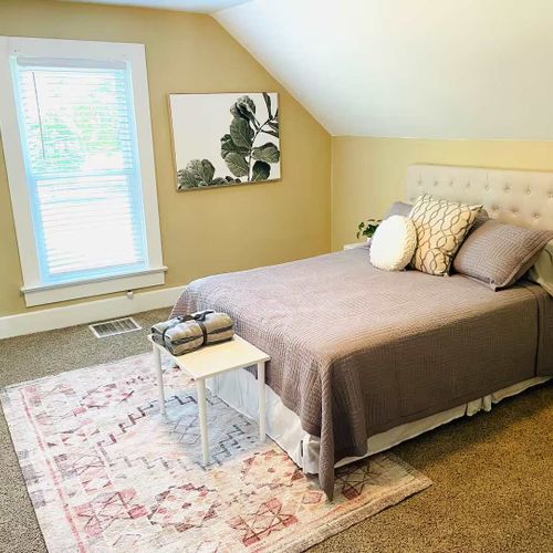 1st bedroom - queen bed with a cozy style.