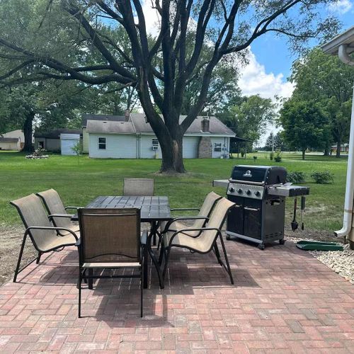 Outdoor dining and grill!