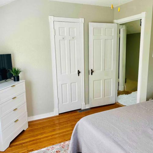 1st bedroom, complete with a TV!