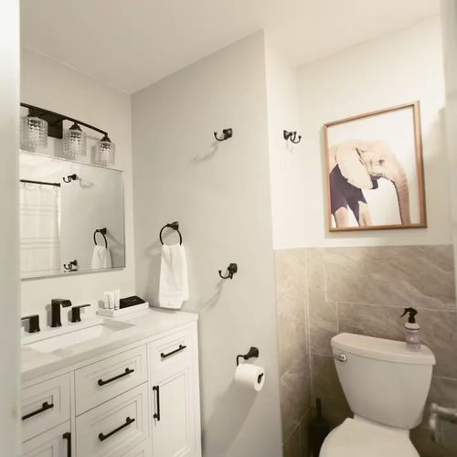 Upstairs full bathroom