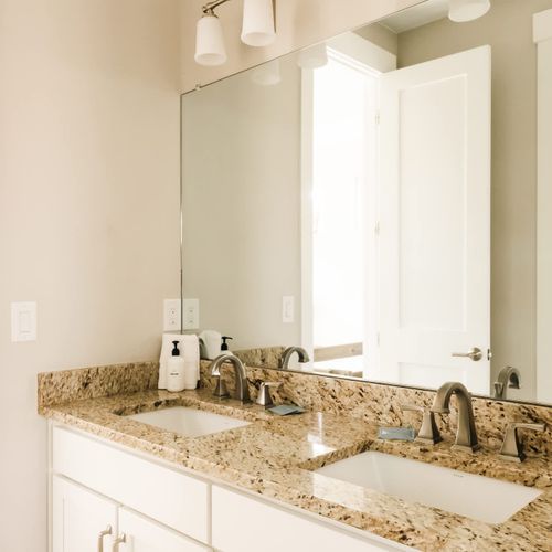 Jack and jill bathroom between bedrooms 3 and 4