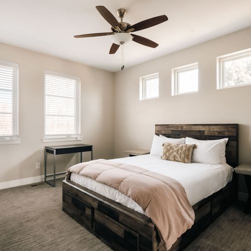 Bedroom 3 with queen bed