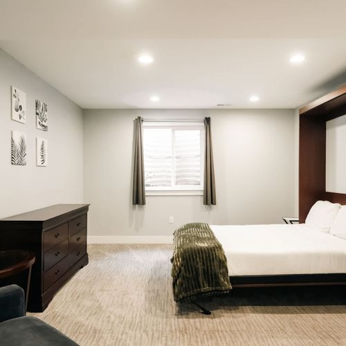 Bedroom 5 with queen bed