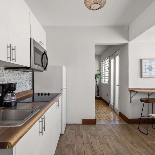 Full kitchen, your home cook's dream