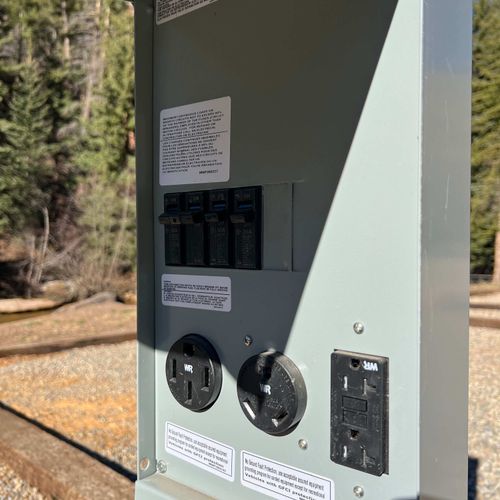 Full electrical hook-ups - 30 & 50 amp