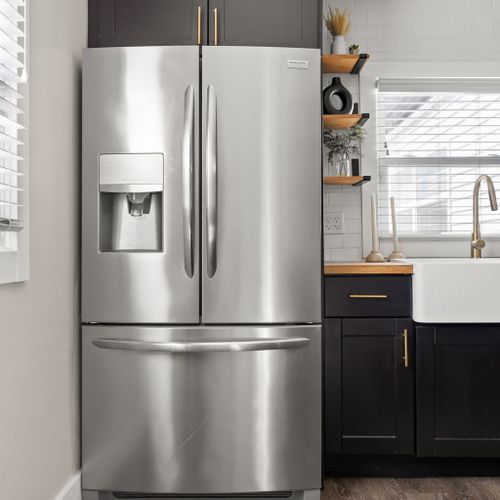 Full-size fridge, plenty of space for all your snacks and groceries.