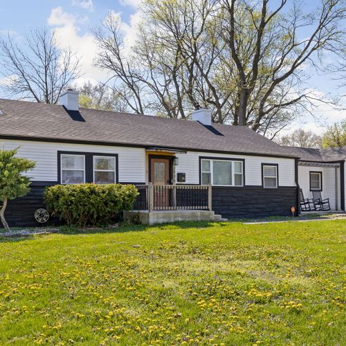 Hello curb appeal, with a big yard to match.