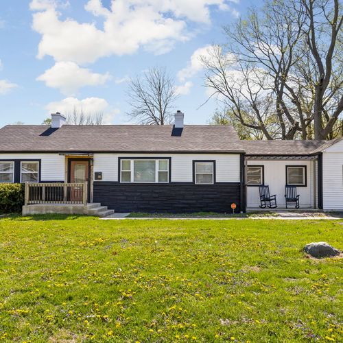 Hello curb appeal, with a big yard to match.