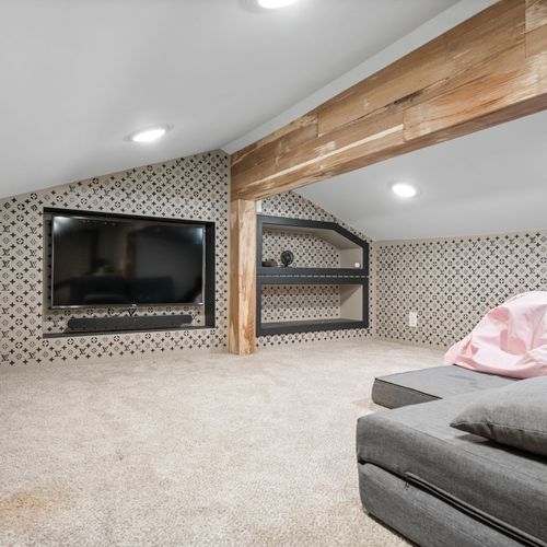 Big screen, big vibes! Kick back in the bean bag or stretch out on the floor cushions for the coziest movie night of your trip.