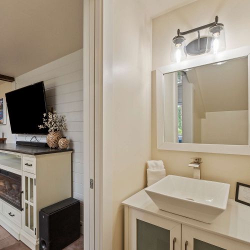 Clean and minimal wash space that keeps everything easy and accessible.