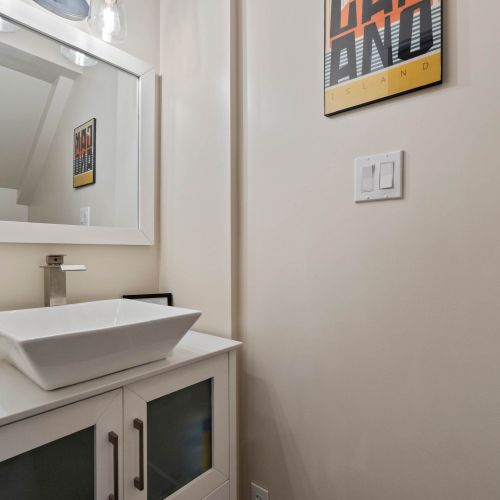 Minimal and clean setup for a comfortable stay.