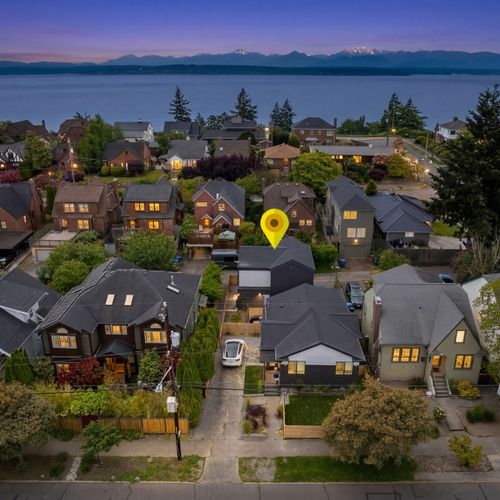 Minutes from Sunset Hill Park and Golden Gardens.