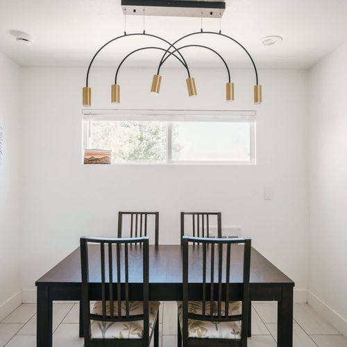 Dining area seats 4