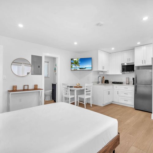 Enjoy a bright studio space with a comfortable bed, clean linens, and a spacious closet, ideal for relaxing after beach days at nearby Hollywood Beach.