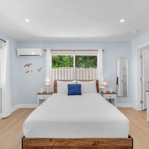 Enjoy a bright studio space with a comfortable bed, clean linens, and a spacious closet, ideal for relaxing after beach days at nearby Hollywood Beach.