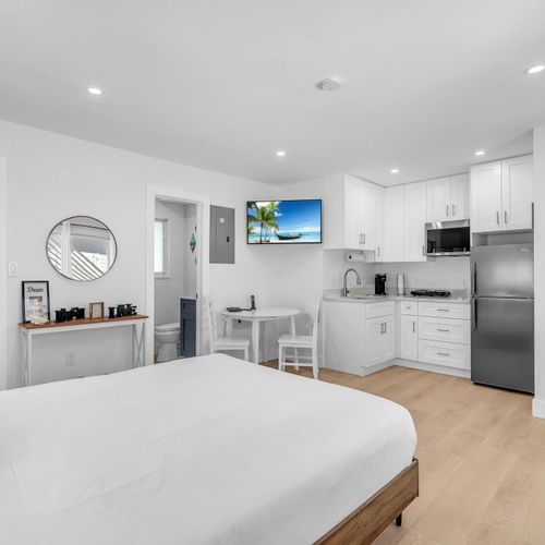 Enjoy a bright studio space with a comfortable bed, clean linens, and a spacious closet, ideal for relaxing after beach days at nearby Hollywood Beach.