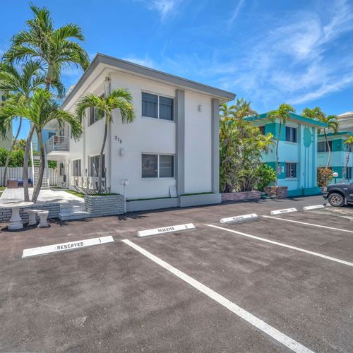 Welcome to Hollywood Beachside!