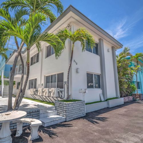 Welcome to Hollywood Beachside!