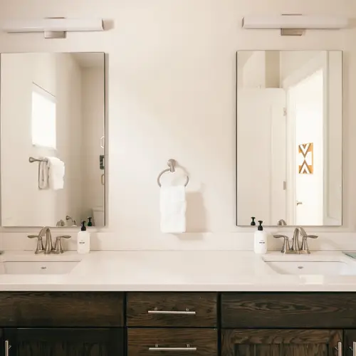 Primary en suite bathroom