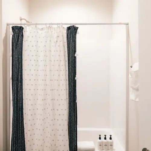 2nd floor hall bath