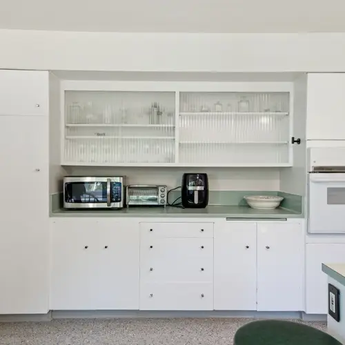 Fully equipped kitchen with everything you need to cook at home.
