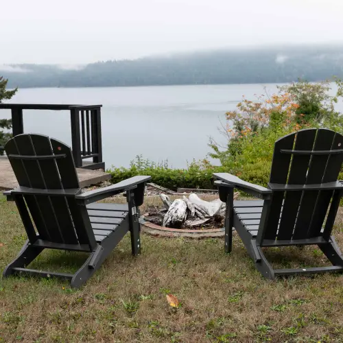 A closer look at the peaceful surroundings.