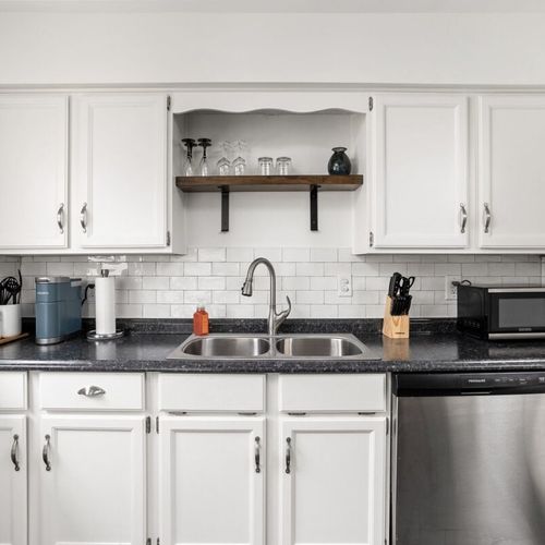 Kitchen: Bright and modern space with sleek appliances, perfect for culinary adventures!