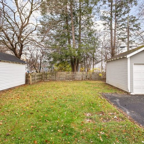 Fenced Backyard: Enjoy a sprawling green space for endless outdoor fun for your furry friends, and relaxation!