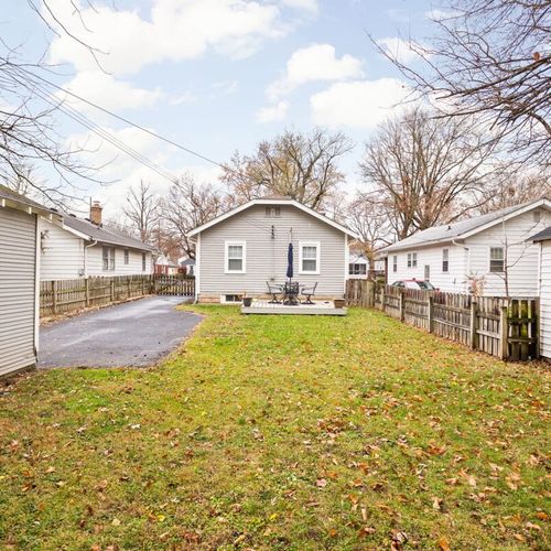 Outdoor Oasis: Spacious yard with a deck, perfect for morning coffee or evening stargazing!