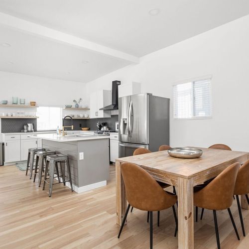 Dining Area: Enjoy meals in this stylish space with ample light and a chic six-seater table!