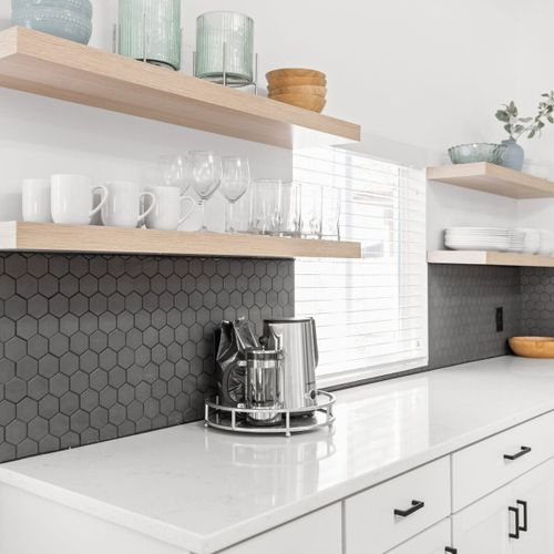 Kitchen: Modern essentials await, with sleek countertops and stylish glassware for your culinary adventures!