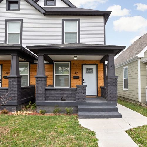 Front yard with a sidewalk to your private parking in the back