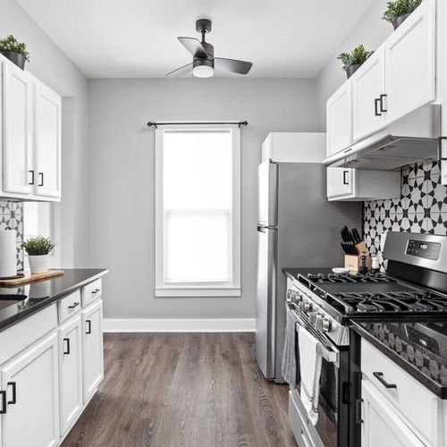 Kitchen with everything you'll need to cook or heat up any leftovers you may have from Indy's many amazing restaurants