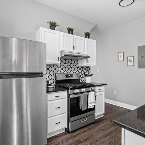 Our kitchen with everything you'll need to cook or heat up any leftovers you may have from Indy's many amazing restaurants