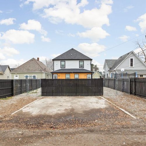 Backyard with fenced in parking. Enough to fit 1-2 cars