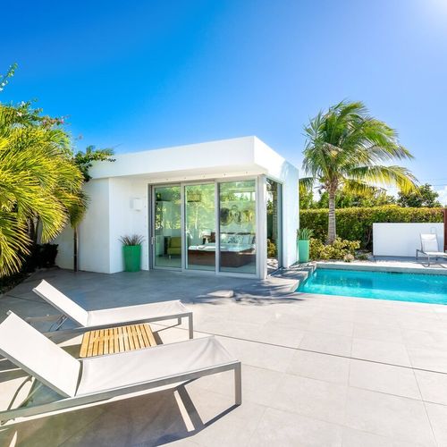 Room 3: large pool annex