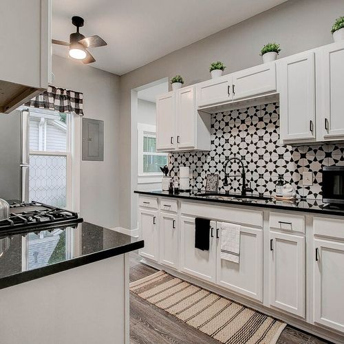 Our kitchen with everything you'll need to cook or heat up any leftovers you may have from Indy's many amazing restaurants.
